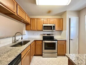 168 Merlin Way in Euless, TX - Foto de edificio - Building Photo