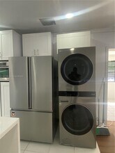 2401 SW 84th Ave in Miami, FL - Building Photo - Building Photo