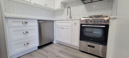 1818 N New Hampshire Ave in Los Angeles, CA - Building Photo - Building Photo