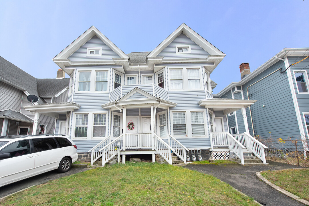 138 Burroughs St in Bridgeport, CT - Building Photo