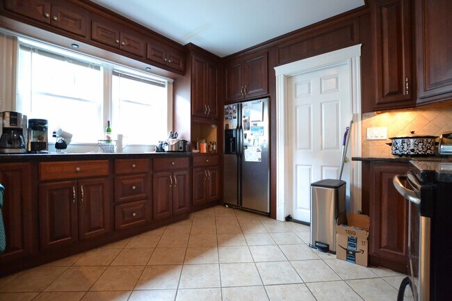 70 Hobart St in Boston, MA - Building Photo - Building Photo