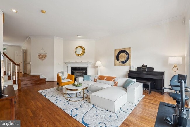 8552 Westown Way in Vienna, VA - Foto de edificio - Building Photo