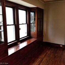 11512 Tonsing Dr in Garfield Heights, OH - Building Photo - Building Photo