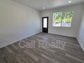 4215 N Locust Rd in Spokane, WA - Building Photo - Building Photo