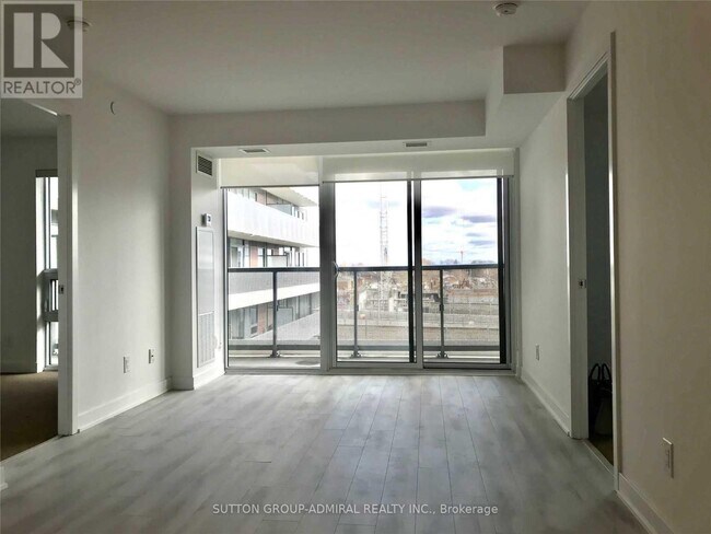 160 Flemington Rd in Toronto, ON - Building Photo - Building Photo