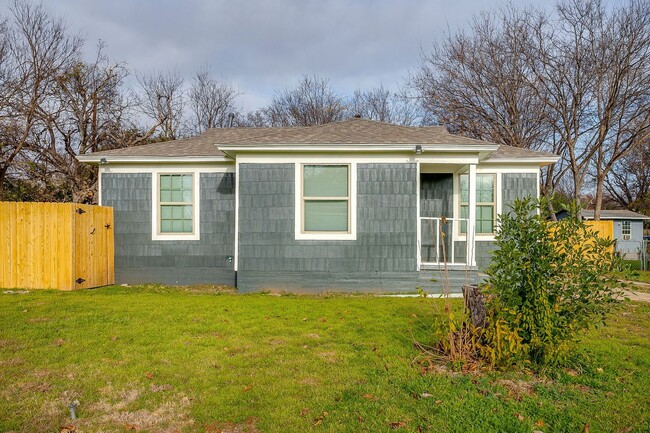 property at 4912 Almena Rd