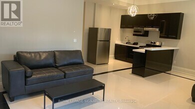 270 Hollywood Ave in Toronto, ON - Building Photo - Building Photo