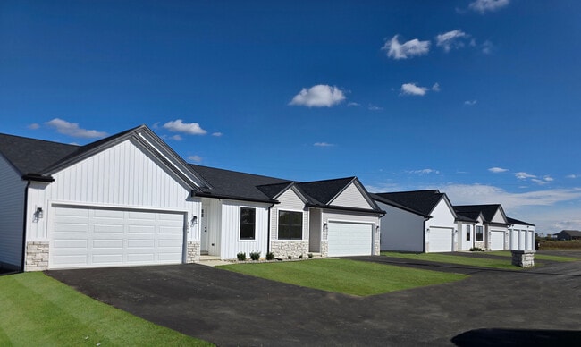 8028 Memorial Hwy, Unit 8028 in Ottawa Lake, MI - Building Photo - Building Photo