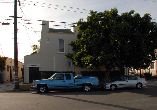 4320 Lockwood Ave in Los Angeles, CA - Building Photo - Building Photo