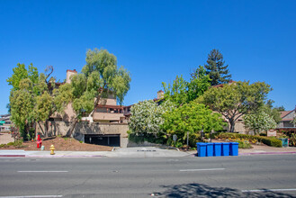 Woodside Commons in San Jose, CA - Building Photo - Building Photo