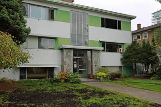 Sundale in North Vancouver, BC - Building Photo - Building Photo