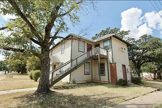 1301 Avenue C, Unit 2 in Brownwood, TX - Building Photo - Building Photo