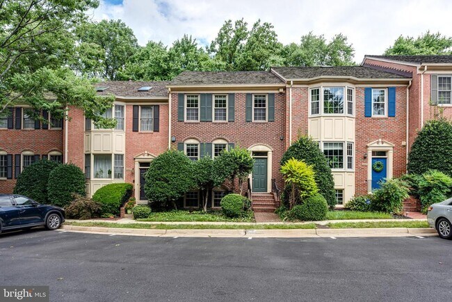 6867 Williamsburg Pond Ct in Falls Church, VA - Building Photo - Building Photo