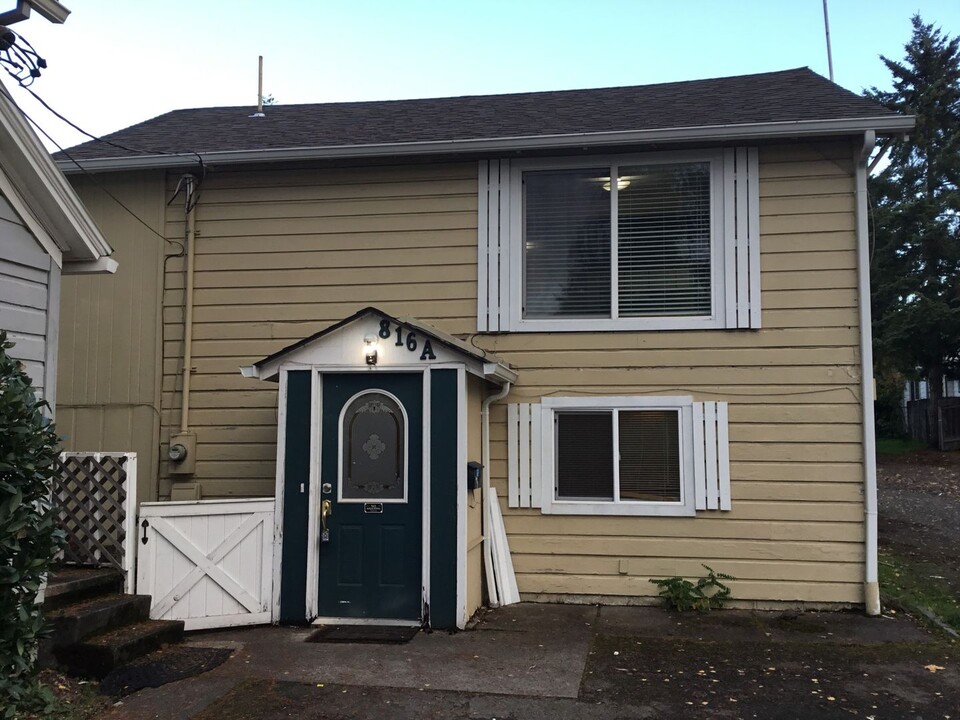 816 Madison St in Oregon City, OR - Building Photo