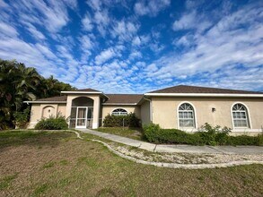 300 SW 24th Pl in Cape Coral, FL - Building Photo - Building Photo