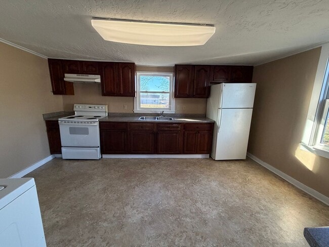 110 Carter St in Martin, TN - Building Photo - Building Photo