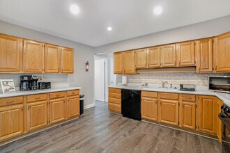 570 E Higgins Rd in Elk Grove Village, IL - Building Photo - Building Photo