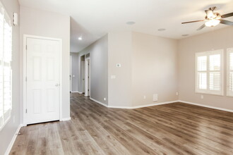 10817 W Elm St in Phoenix, AZ - Building Photo - Building Photo