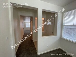 1013 Crown View Dr in Reno, NV - Foto de edificio - Building Photo