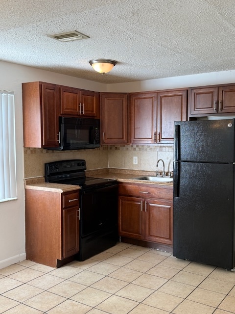 5972 NW 19th St, Unit 4 in Lauderhill, FL - Foto de edificio - Building Photo