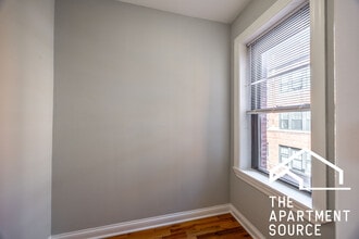 4418 N Wolcott Ave, Unit 3B in Chicago, IL - Foto de edificio - Building Photo
