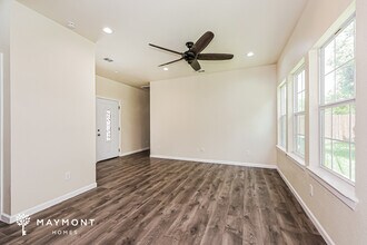 1216 E James St in Cleburne, TX - Building Photo - Building Photo