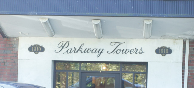 Parkway Towers in Bronx, NY - Building Photo - Building Photo