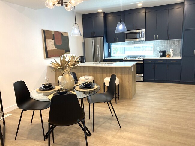 8309-8387 87 St NW in Edmonton, AB - Building Photo - Building Photo