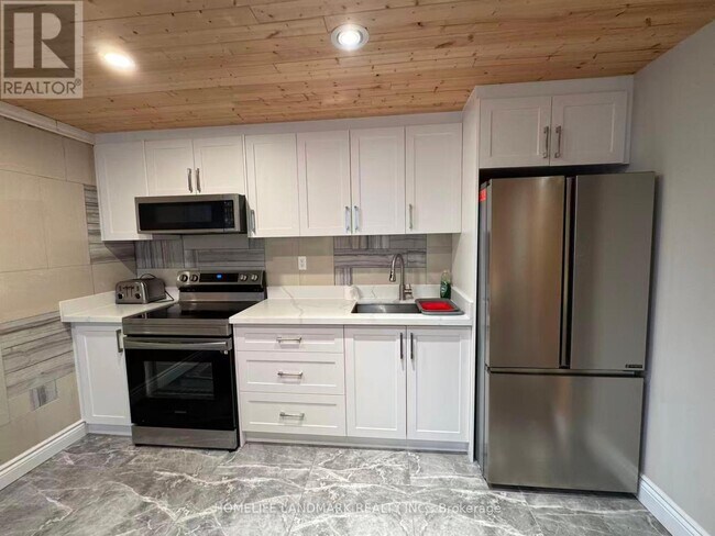 15 Serano Crescent in Richmond Hill, ON - Building Photo - Building Photo