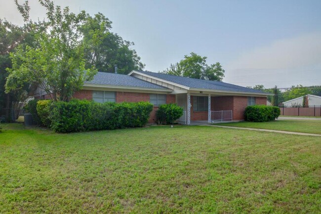 7821 Natalie Dr in Fort Worth, TX - Building Photo - Building Photo