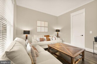 10602 Oak Pl in Fairfax, VA - Building Photo - Building Photo