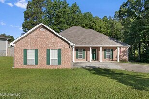 6507 Shoshonee Dr in Ocean Springs, MS - Building Photo