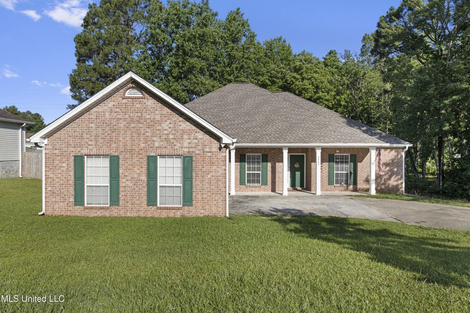 6507 Shoshonee Dr in Ocean Springs, MS - Building Photo