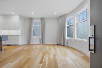 39 Englewood Ave, Unit 2 in Boston, MA - Foto de edificio - Building Photo