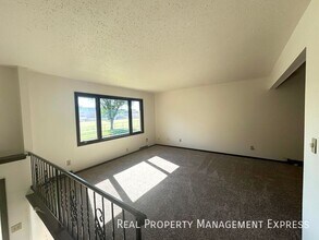 3 Bedroom Home 1.5 Bath for Rent in Sioux Falls, SD - Building Photo - Building Photo