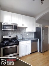 2329 N Rockwell St, Unit #2325.5-B2 in Chicago, IL - Foto de edificio - Building Photo