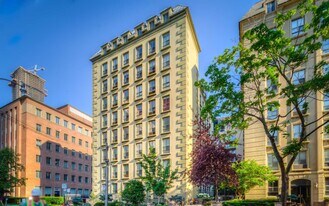 88-188 Charles St E in Toronto, ON - Building Photo