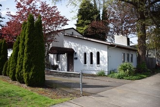 Park Street Apartments in Lebanon, OR - Foto de edificio - Building Photo