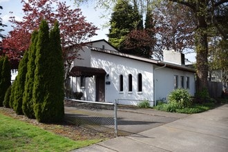 Park Street Apartments in Lebanon, OR - Building Photo - Building Photo