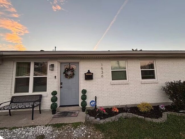 property at 1536 Redwood Dr