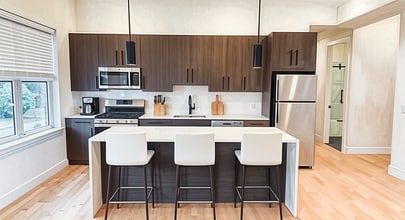 215 Newark Pompton Tpke in Little Falls, NJ - Foto de edificio - Building Photo