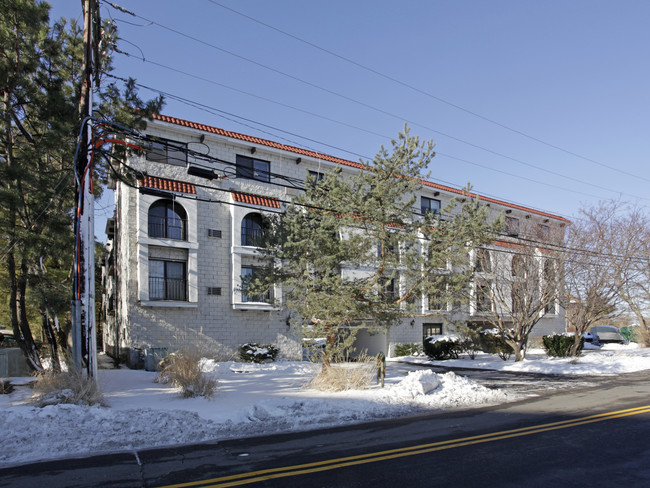 Moorings Apartment in Stamford, CT - Building Photo - Building Photo