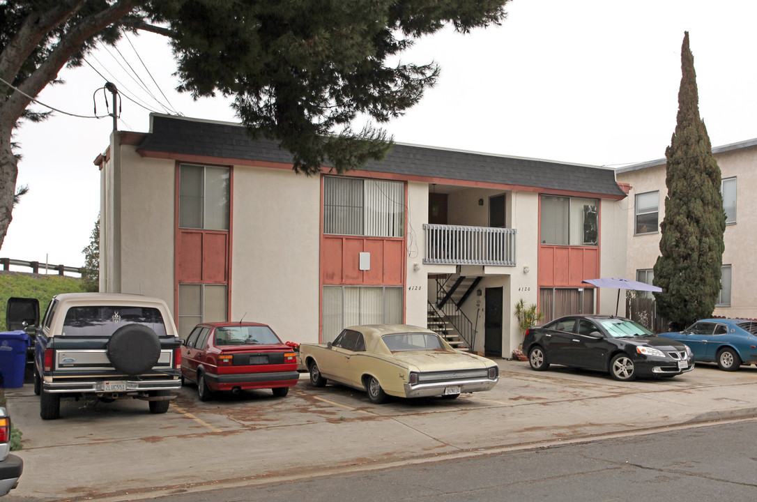 4120 Venus St in San Diego, CA - Foto de edificio