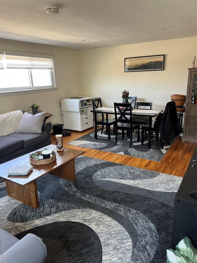 644 E Olive St in Long Beach, NY - Building Photo - Building Photo