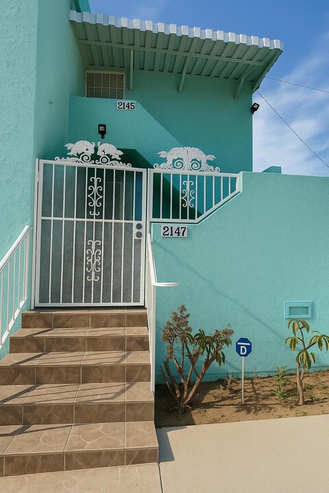 2147 W 104th St in Los Angeles, CA - Building Photo