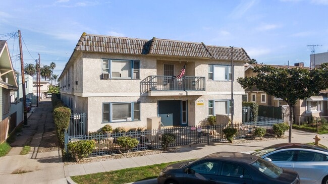 730 Magnolia Avenue in Long Beach, CA - Building Photo - Building Photo