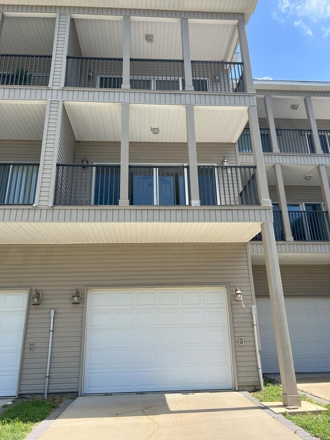 property at 1147 N Bayshore Dr