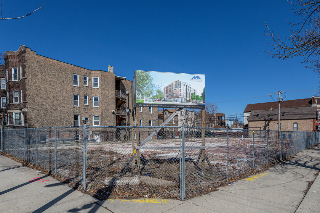 1237 N California Ave in Chicago, IL - Building Photo