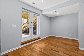 2118 N Hoyne Ave in Chicago, IL - Building Photo - Building Photo