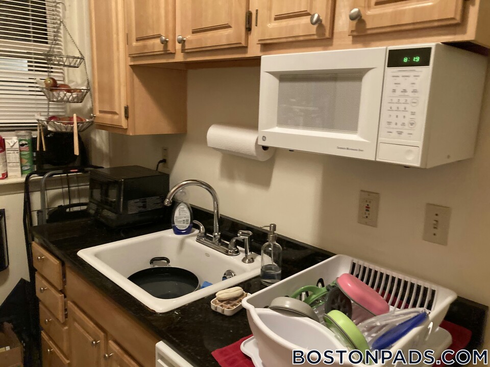 107 Queensberry St, Unit 7 in Boston, MA - Building Photo